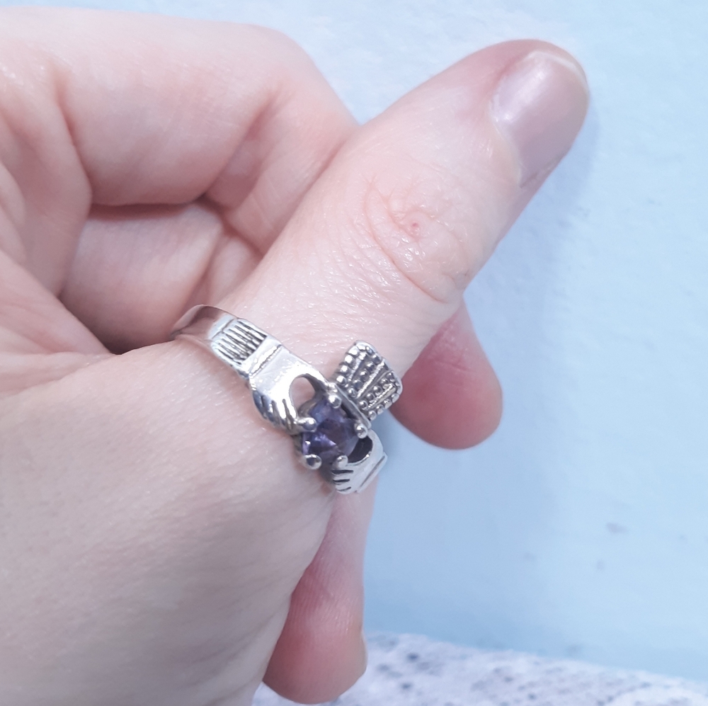 *Sz 8 womens vintage 1980s Sterling Silver Claddagh Ring Signed 925 DM Purple - Picture 11 of 16